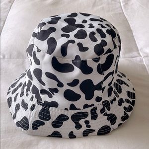 Black & White Cow Print Bucket Hat - Women